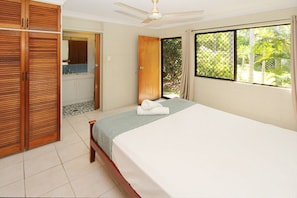 1 bedroom, WiFi, bed sheets - Alma Bay Holiday Unit 2-BOM (Arcadia)