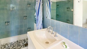 Shower - Alma Bay Holiday Unit 1 (Arcadia)