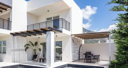Modern brand new villa w/ Private Pool, Bbq facilities & 200m from the beach