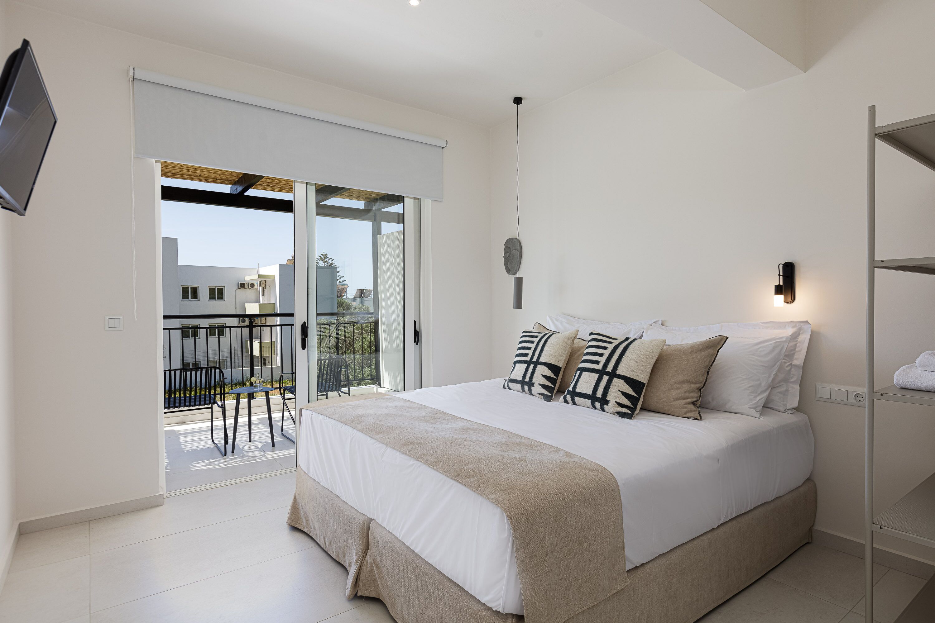 Modern brand new villa w/ Private Pool, Bbq facilities & 200m from the beach