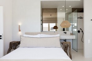 3 bedrooms, in-room safe, iron/ironing board, free WiFi