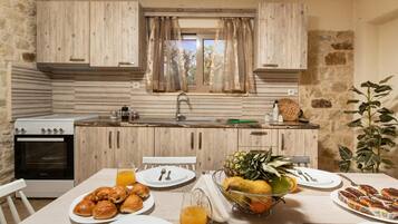 Rumah Premium | Dapur pribadi | Lemari es besar, oven, kompor, dan mesin pembuat kopi/teh