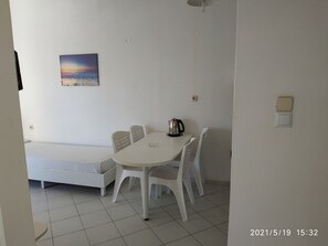 Apartment, 1 Bedroom, Balcony | Dining