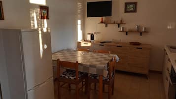 Apartment, 2 Bedrooms, Smoking, Balcony | Private kitchen