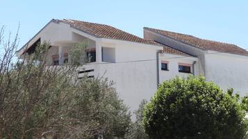 Apartment, 2 Bedrooms, Smoking, Patio | Property entrance