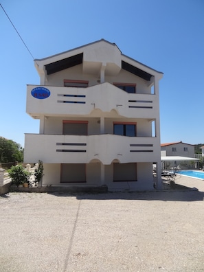 Apartment, 2 Bedrooms, Smoking, Patio | Property entrance