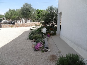 Apartment, 2 Bedrooms, Smoking, Patio | Property grounds