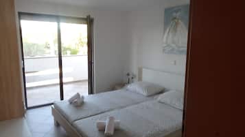 Apartment, 2 Bedrooms, Smoking, Balcony | 3 bedrooms, iron/ironing board, bed sheets