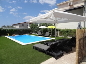 Departamento, 2 habitaciones, para fumadores, balcón | Alberca | Alberca al aire libre 