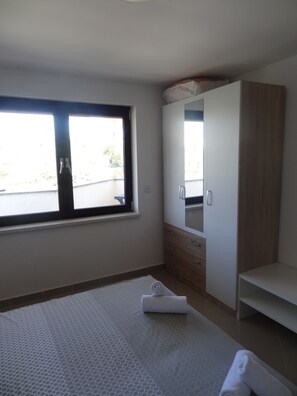 Apartment, 2 Bedrooms, Smoking, Balcony | 3 bedrooms, iron/ironing board, bed sheets