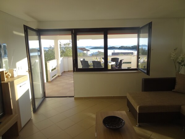 Apartment, 2 Bedrooms, Smoking, Balcony | Lounge