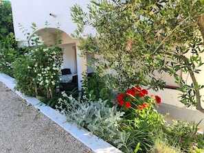 Apartment, 2 Bedrooms, Smoking, Balcony | Garden