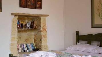 1 kamar tidur dan setrika/meja setrika