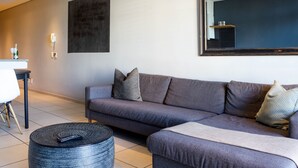 Leilighet, 1 soverom, balkong, byutsikt | Oppholdsområde