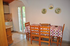 บ้านพัก, 3 ห้องนอน, สูบบุหรี่ได้, ลานระเบียง | ภายใน