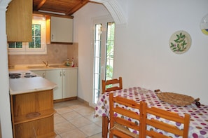 House, 3 Bedrooms, Smoking, Patio | Dining