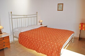 3 chambres, fer et planche à repasser, draps fournis