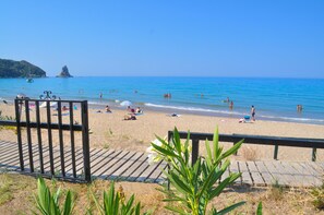 Beach - Corfu Beachfront Holiday Houses Yannis on Agios Gordios Beach (Corfu)