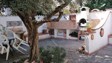 Villa, 3 Bedrooms, Balcony, Garden View | Terrace/patio