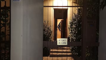 Dormitorio condiviso, 3 camere da letto, fumatori, balcone | Ingresso della struttura