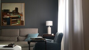 A living room with a sofa, armchair, and a coffee table. There is a painting on the wall and a lamp on a side table. - Room in Apartment - Villa Piera Holiday Home in Cremona Apartment With Independent Entrance (Cremona)