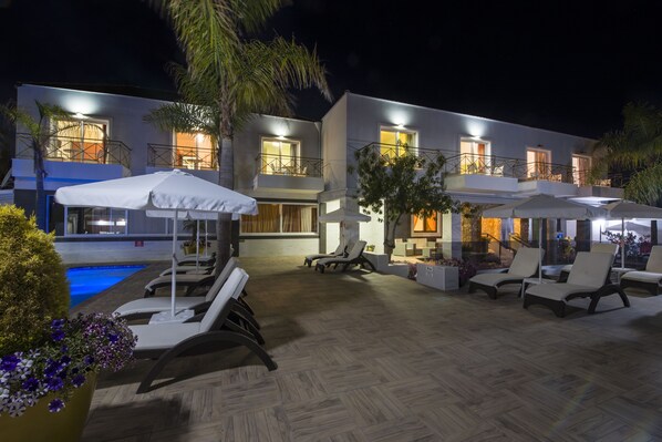 Limited parking - Family Deluxe For 5 (Chania)