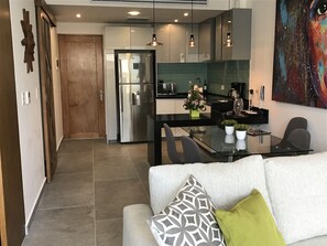 Loft, 1 habitación, balcón | Interior