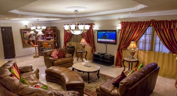 Room, 2 Bedrooms, Accessible, Smoking | Living area