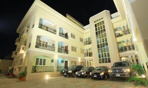 Exterior - Room-apartment Royale Hotel-3 Bd Apartme (Lagos)