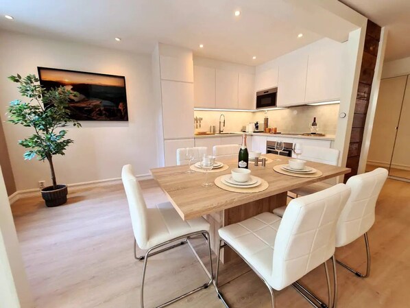 Apartment, 2 Schlafzimmer | Esszimmer