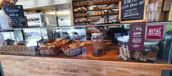 Bright And Modern Apartment Near Center, 85 M2, Fully Equipped, Free Parking