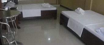 Reddoorz Plus near Municipality of Luisiana Laguna