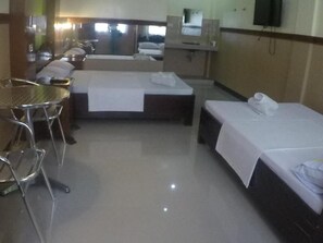 Room - Reddoorz Plus Near Municipality of Luisiana Laguna (Luisiana)
