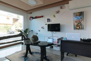 Lobby - Reddoorz Plus near Municipality of Luisiana Laguna (Luisiana)