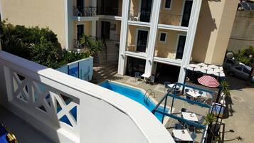 Estúdio, 1 quarto, sacada, vista para a piscina | Fachada