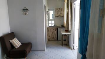 Estúdio, 1 quarto, sacada, vista para a piscina | Parte interna
