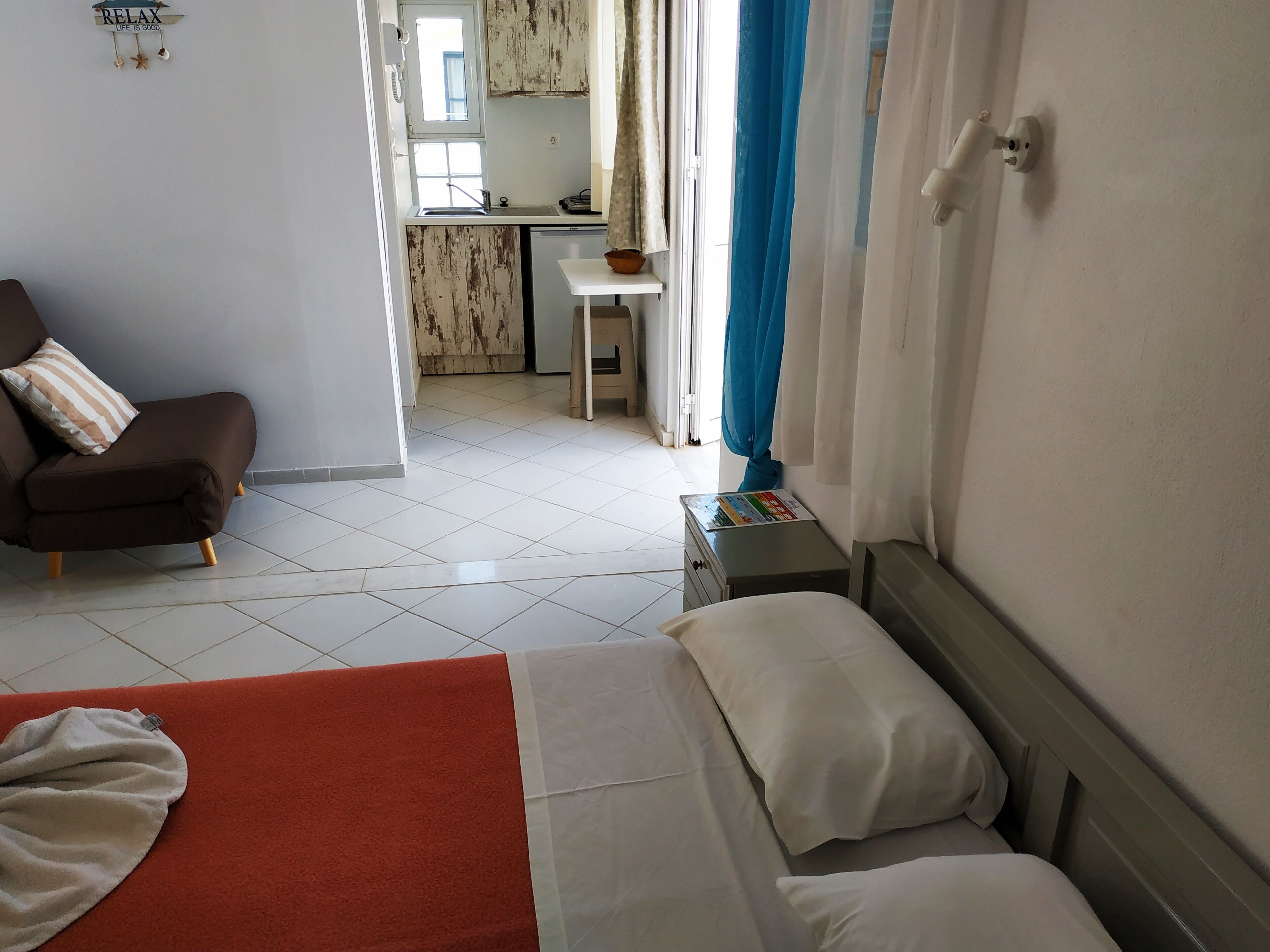 1 bedroom, bed sheets