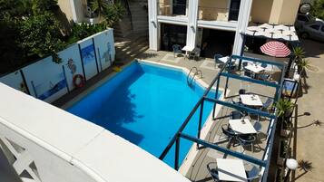 Estúdio, 1 quarto, sacada, vista para a piscina | Fachada da propriedade