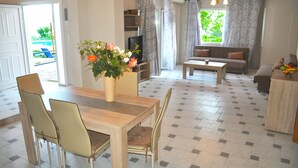 Apartamento, 2 quartos, para fumantes, sacada | Área de estar | TV