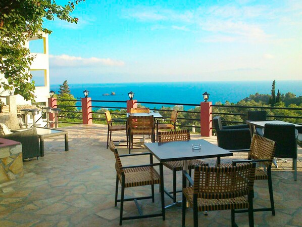 Free self parking - Luxury Apartment by the Pool - Pelekas Beach, Corfu (Corfu)
