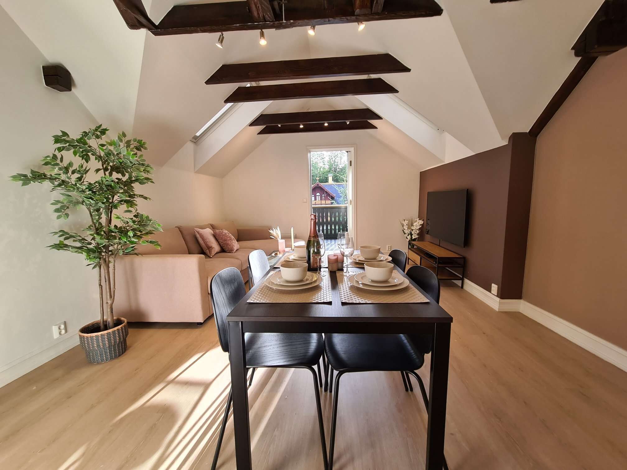 Apartment, 2 Bedrooms, Balcony, Garden View | Dining room