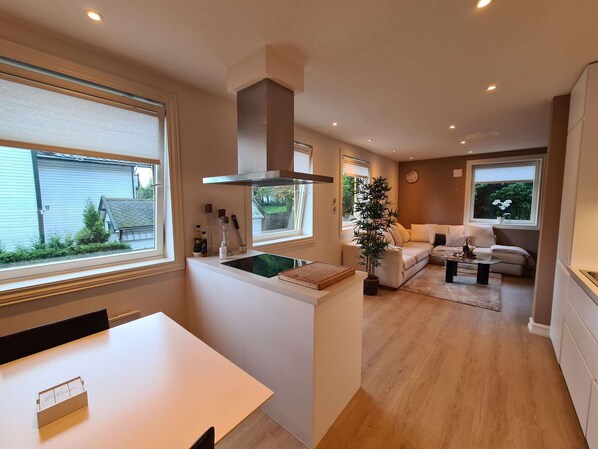 Apartment, 2 Bedrooms, Garden View | Interior