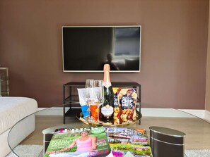 Apartment, 2 Bedrooms, Garden View | Room amenity