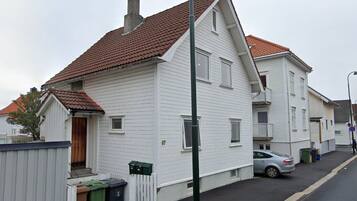 Departamento, 2 habitaciones, patio | Vista frontal de la propiedad