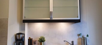 明亮且中心位置，2卧室，设备齐全