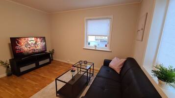 Departamento, 2 habitaciones, patio | Sala de estar | Televisión