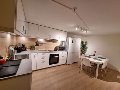 Room-deluxe Room 4 Rent, King-size Bed,