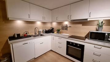 Room, 1 Bedroom, Garden View | Interior