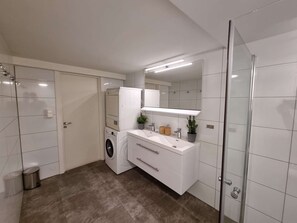 Room, 1 Bedroom, Garden View | Bathroom