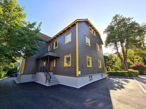 Room, 1 Bedroom, Garden View | Property entrance